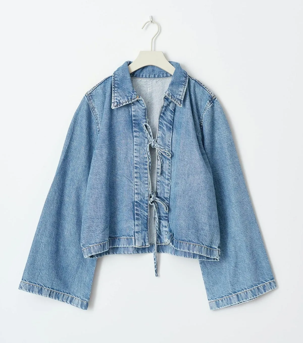 Women Fashion Cropped Denim Jacket Tie Front Lapel Neck Long Sleeve Jean Coat Lightweight Shacket Fall Blouse