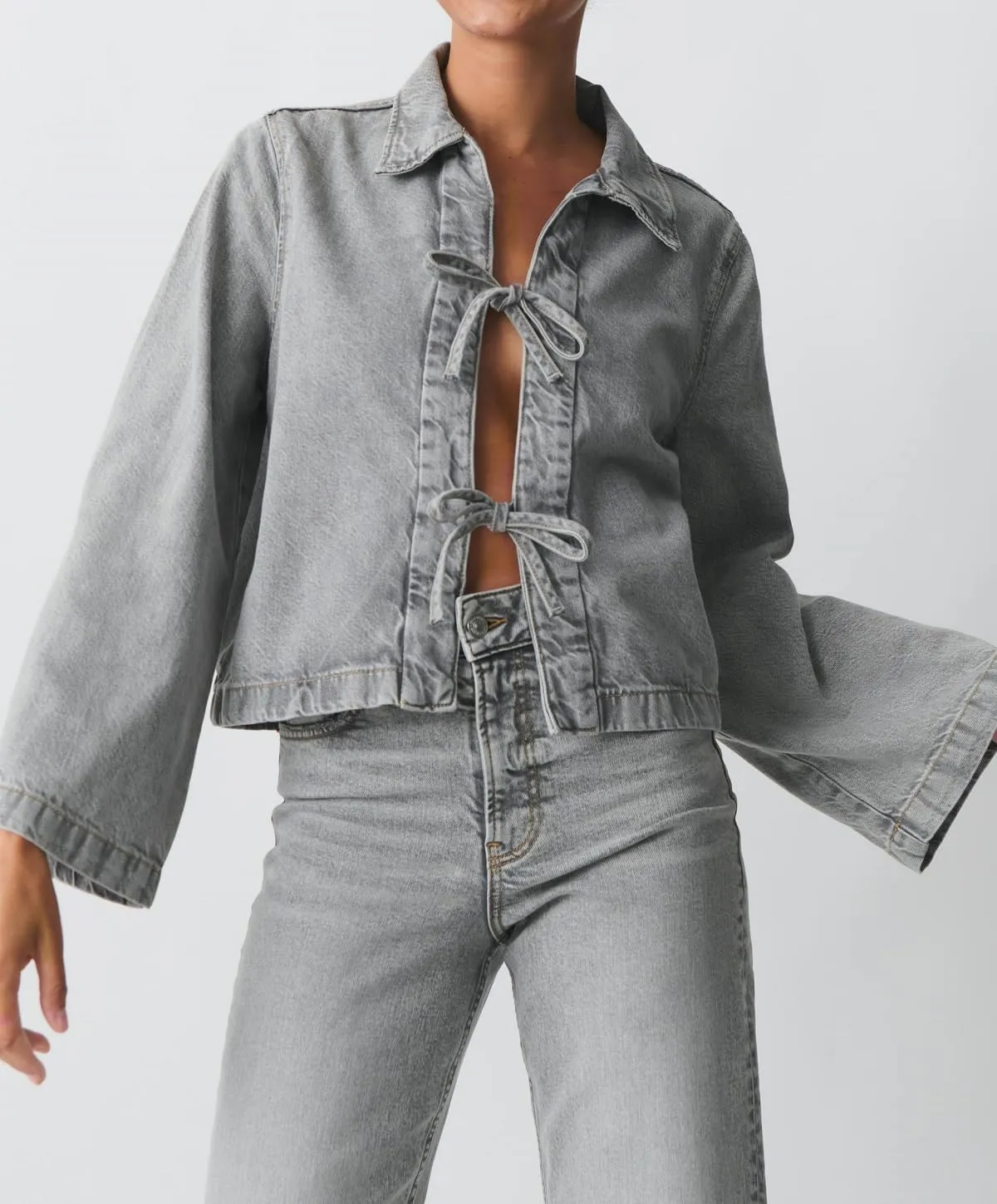 Women Fashion Cropped Denim Jacket Tie Front Lapel Neck Long Sleeve Jean Coat Lightweight Shacket Fall Blouse