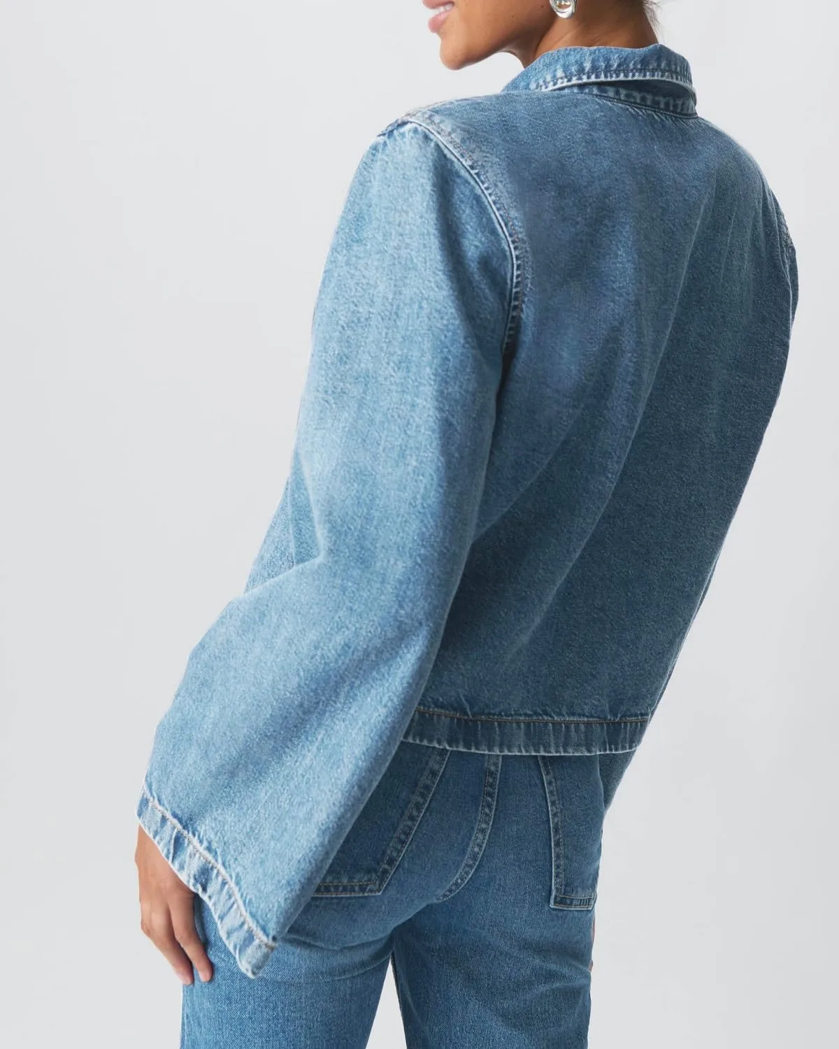 Women Fashion Cropped Denim Jacket Tie Front Lapel Neck Long Sleeve Jean Coat Lightweight Shacket Fall Blouse