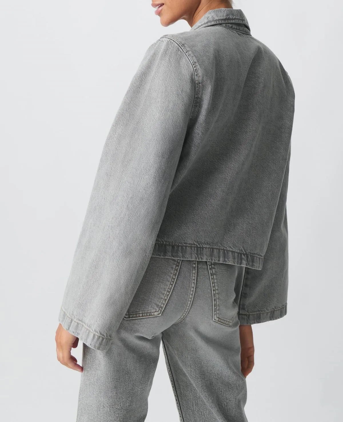 Women Fashion Cropped Denim Jacket Tie Front Lapel Neck Long Sleeve Jean Coat Lightweight Shacket Fall Blouse