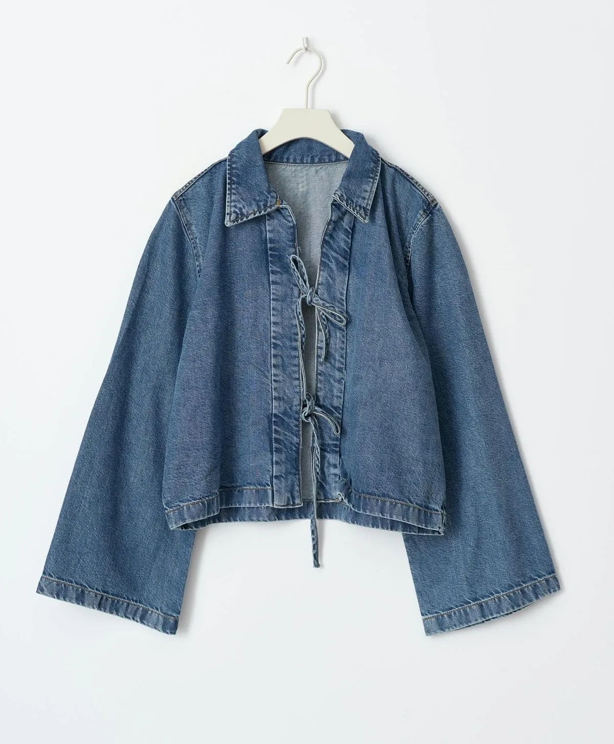Women Fashion Cropped Denim Jacket Tie Front Lapel Neck Long Sleeve Jean Coat Lightweight Shacket Fall Blouse